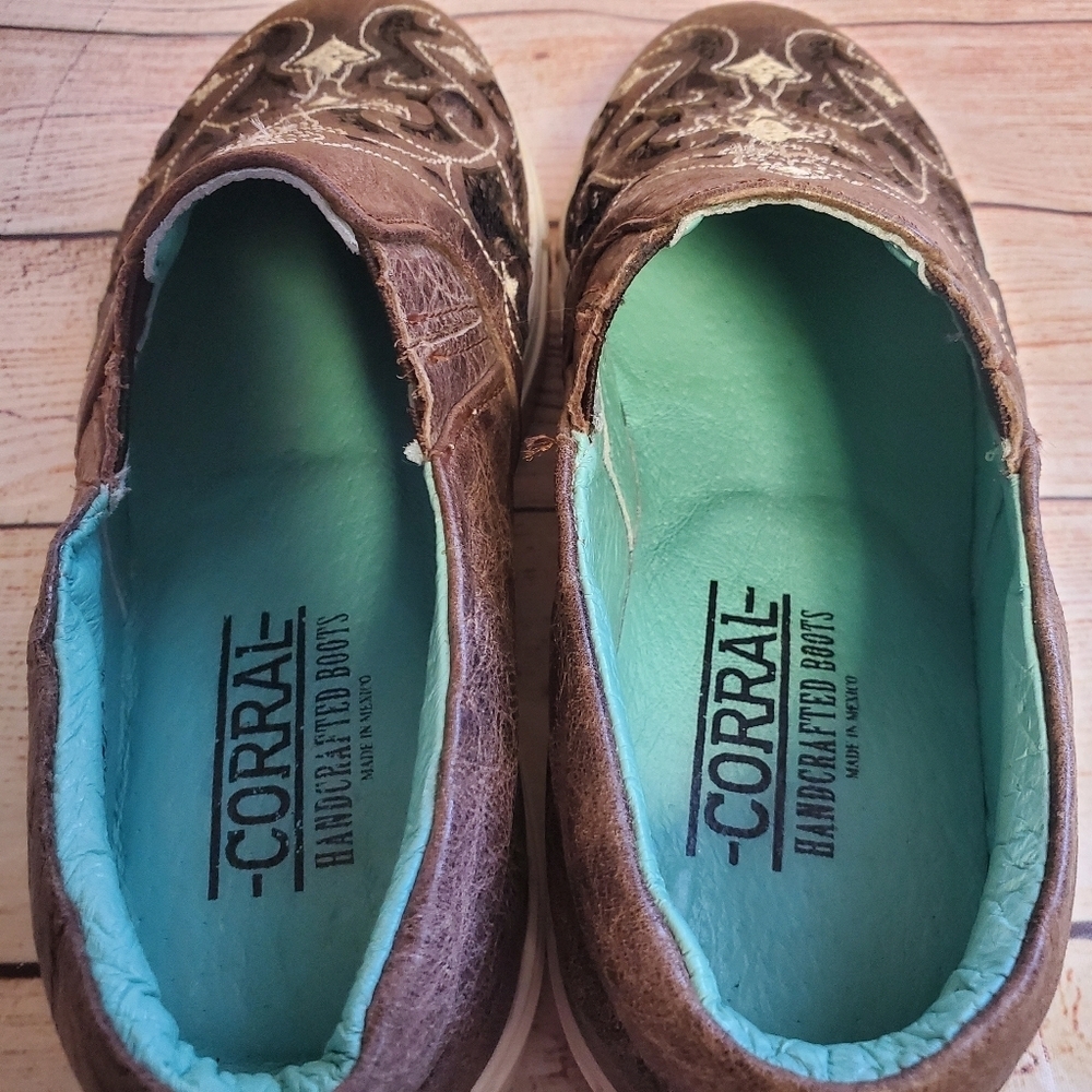 Corral Womens size 6.5 Brown with Black Sequin Inlay & Embroidery Sneakers E1560 - Picture 10 of 12